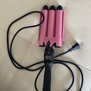 Three barrel curling iron. Mermaid waved. Brand new.